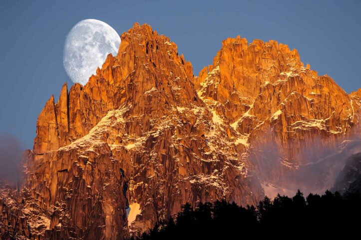 A view of the moon at the Alps.